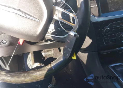 2018 Chrysler 300 Limited Awd z USA, uszkodzony, nr VIN 2C3CCAKG1JH268030